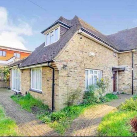 Lovely Cottage In The Heart Of Shirley- London Borough of Croydon Exterior foto