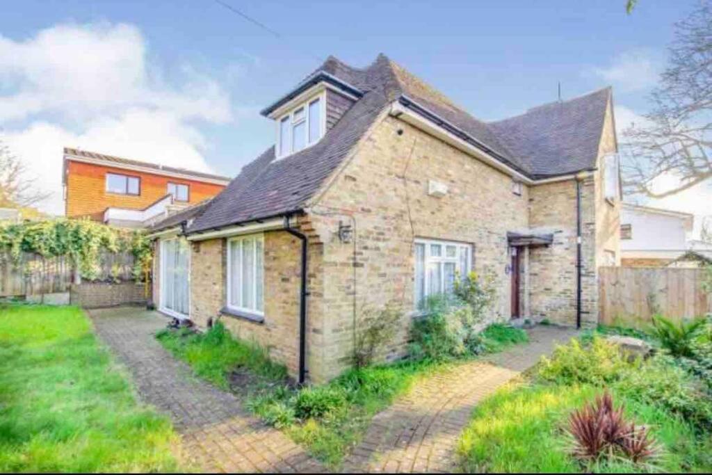 Lovely Cottage In The Heart Of Shirley- London Borough of Croydon Exterior foto