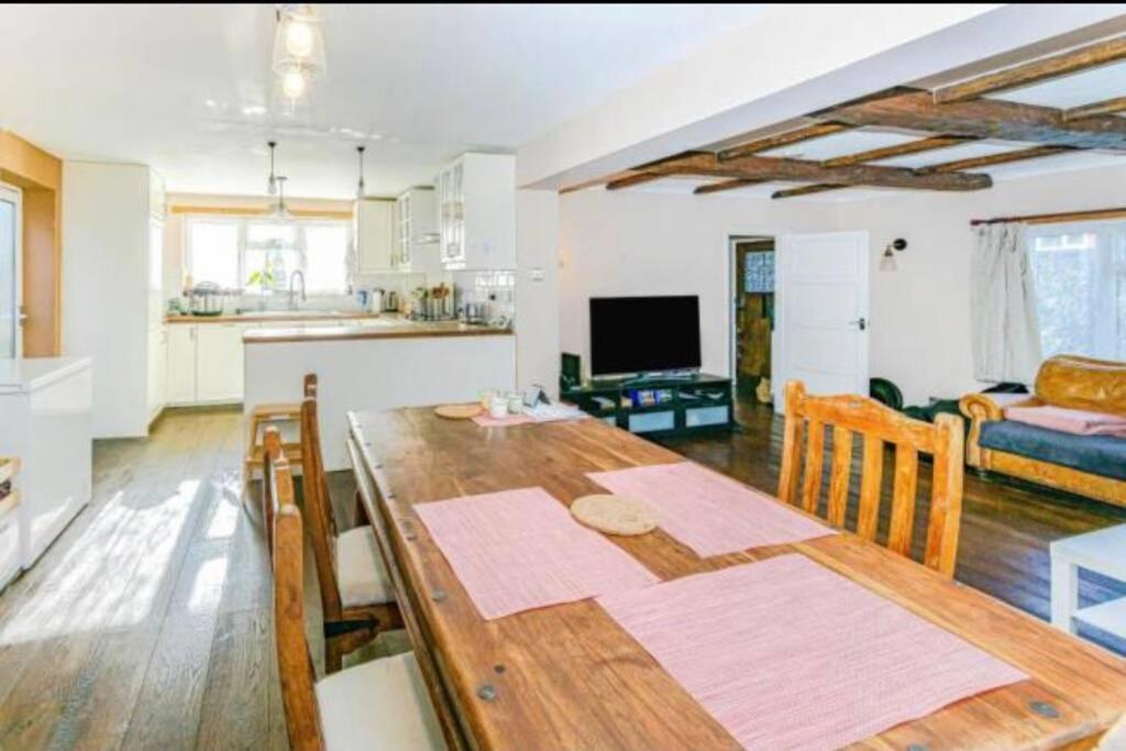 Lovely Cottage In The Heart Of Shirley- London Borough of Croydon Exterior foto