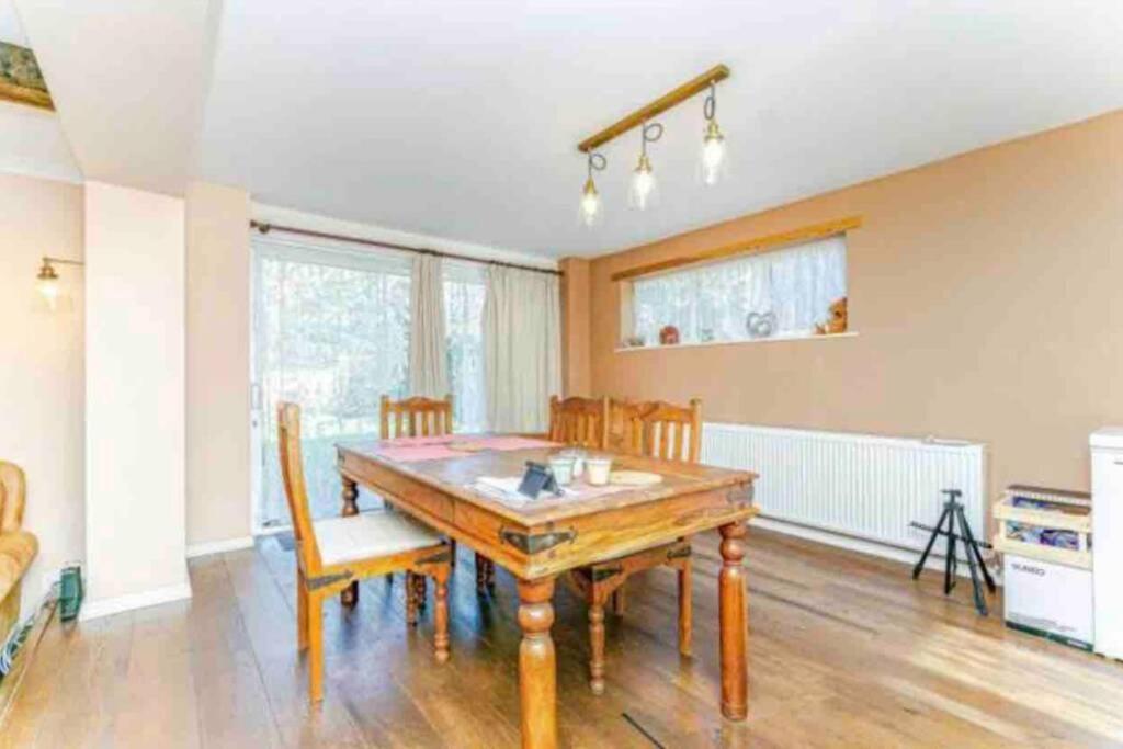Lovely Cottage In The Heart Of Shirley- London Borough of Croydon Exterior foto
