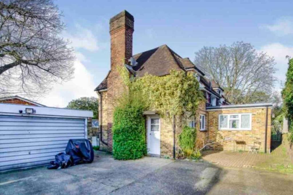 Lovely Cottage In The Heart Of Shirley- London Borough of Croydon Exterior foto