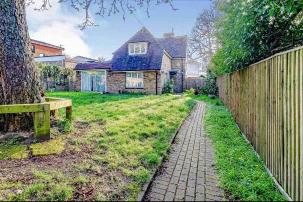 Lovely Cottage In The Heart Of Shirley- London Borough of Croydon Exterior foto