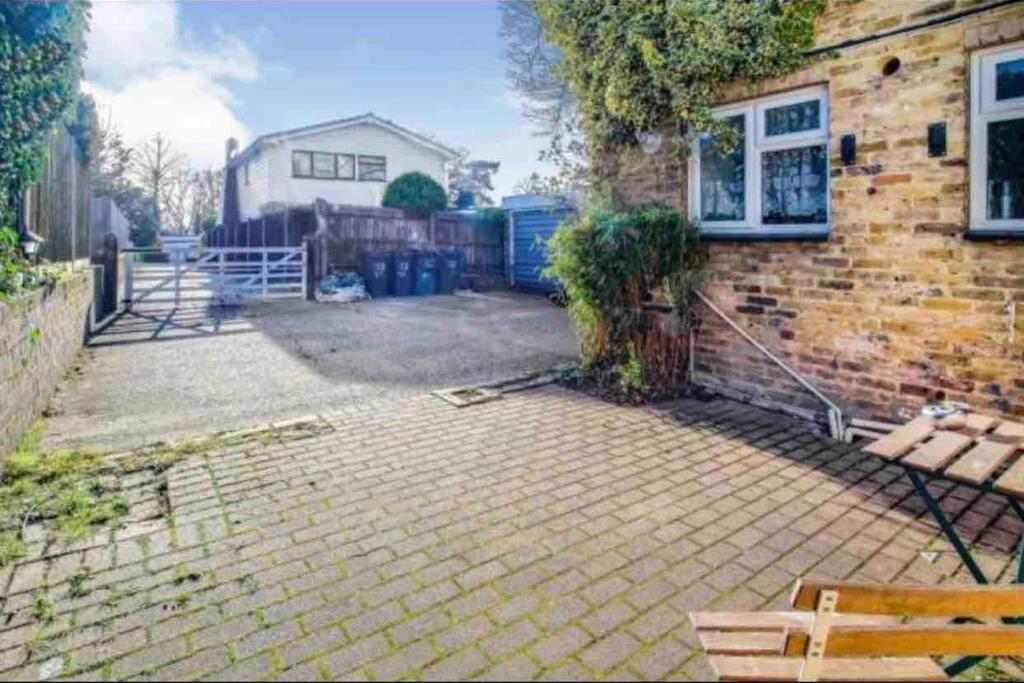 Lovely Cottage In The Heart Of Shirley- London Borough of Croydon Exterior foto